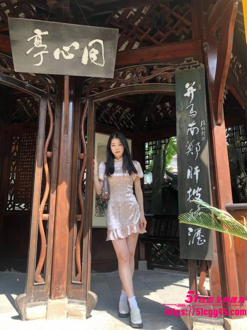 北京语言大学美女研究生 段鑫沙 3p视频流出 身穿红丝制服任由金主调教蹂躏 嘴塞肉棒小穴遭爆操打桩