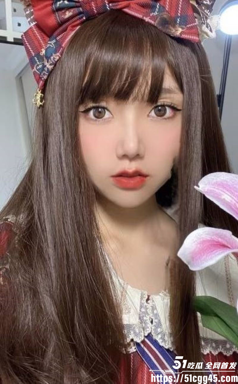 推特极品无毛萝莉 仙仙桃 白丝JK学姐自慰 纯洁制服遮不住傲人美乳 镜前玩弄粉嫩白虎穴 幻想被插入！