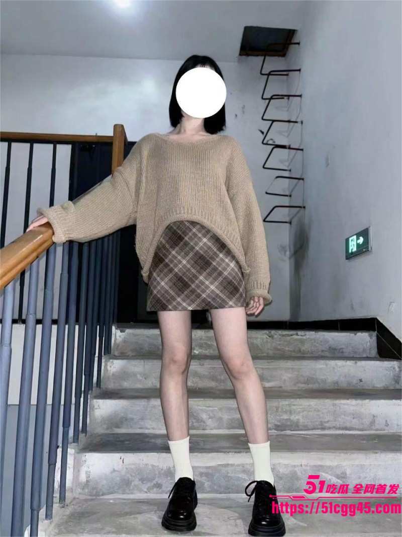 高颜值学生妹遭男友曝光性爱私拍 4