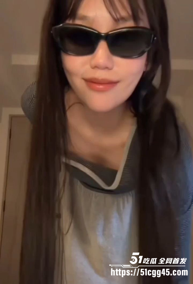 美腿福利姬 玉米最新定制福利 化身萤火虫少女 上演超色情脱衣热舞 全裸甩奶露穴 撩得人勃起硬爆！