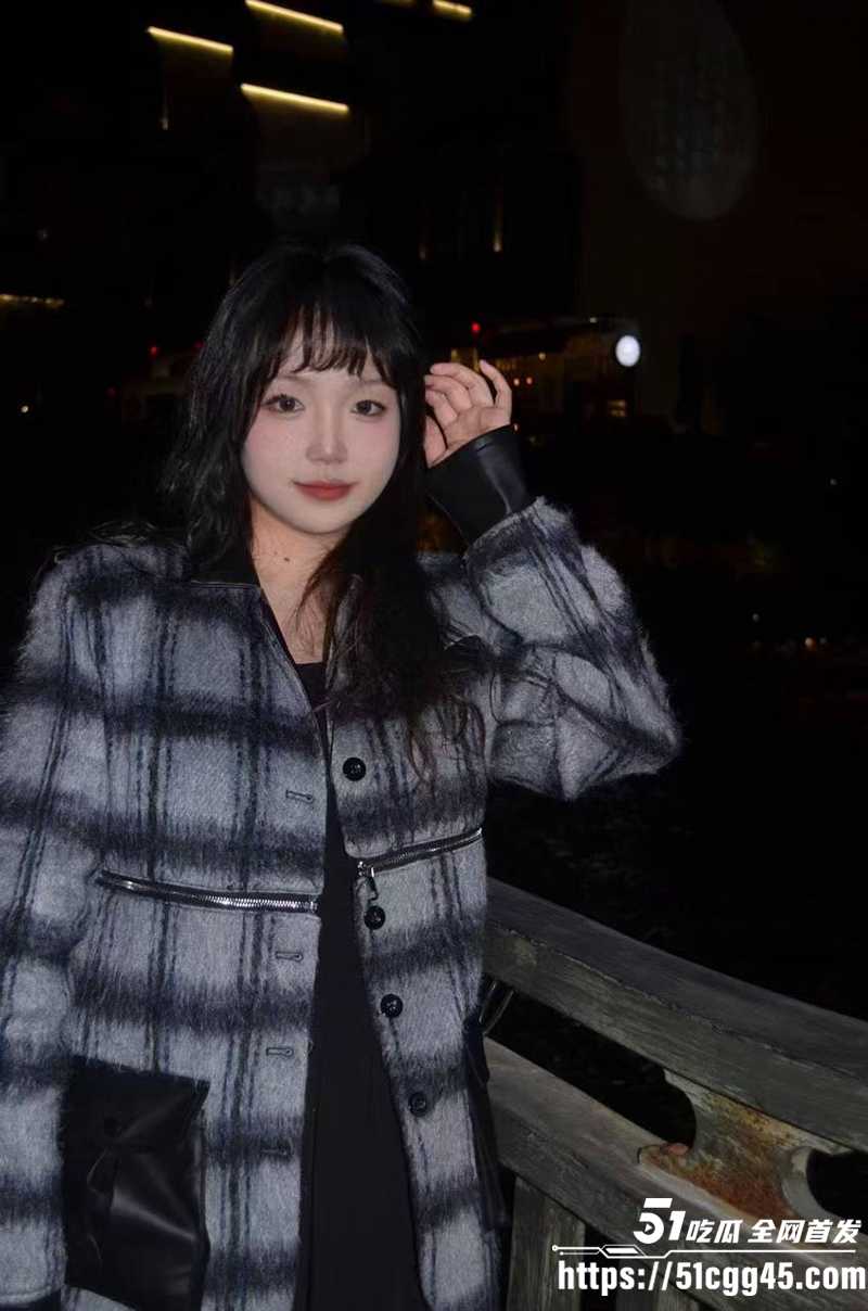 西安交大肥妞 张博慧 黑料视频曝光 绿裙紧裹肥臀 纤手撸动龙筋 白丝黑丝齐上阵骑乘榨精！
