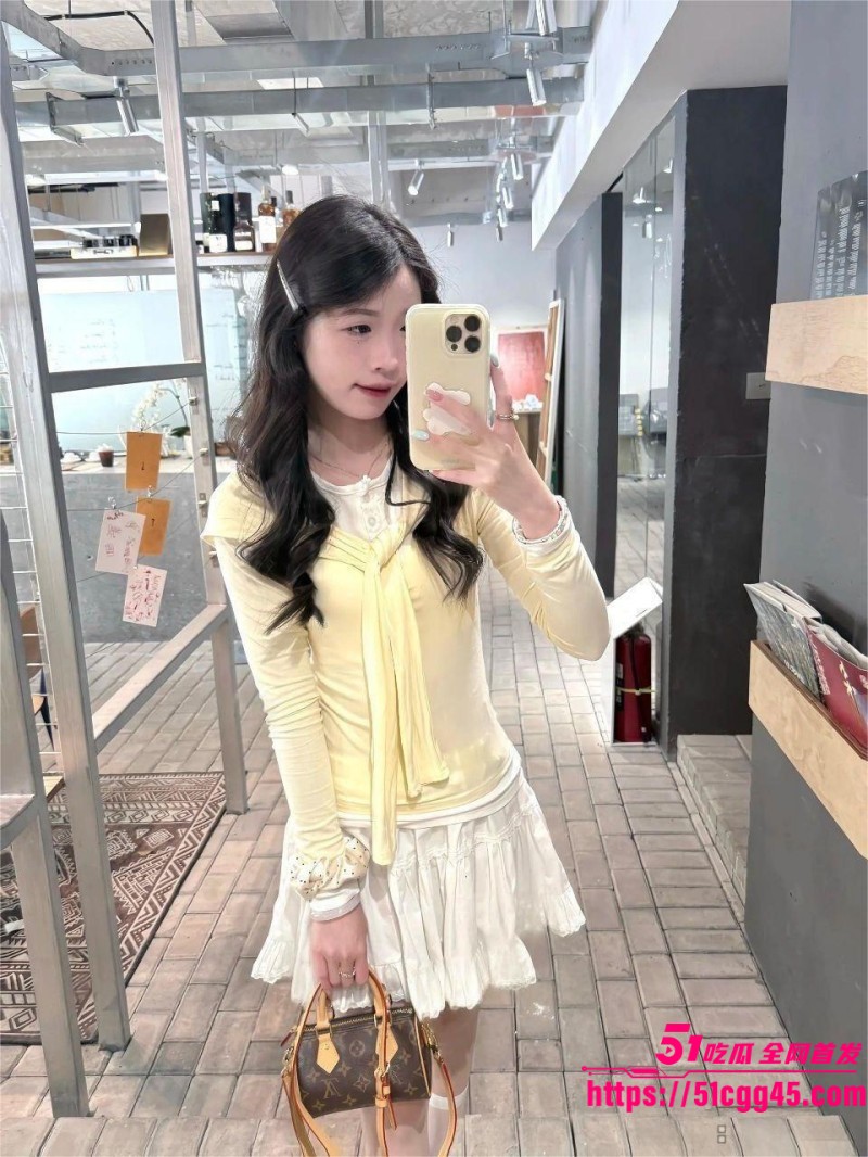 甜美系美少女线下奔现淫荡私拍 2