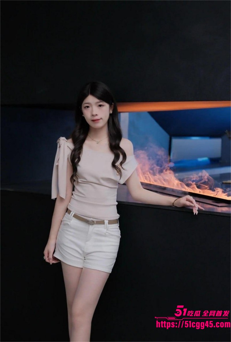 甜美系美少女线下奔现淫荡私拍 6
