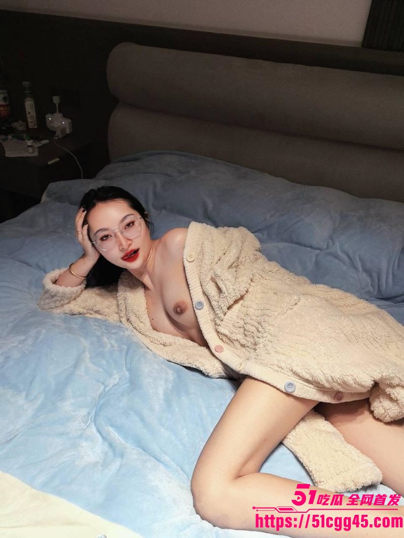 成都眼镜人妻陈梦援性爱视图第二弹泄密 6