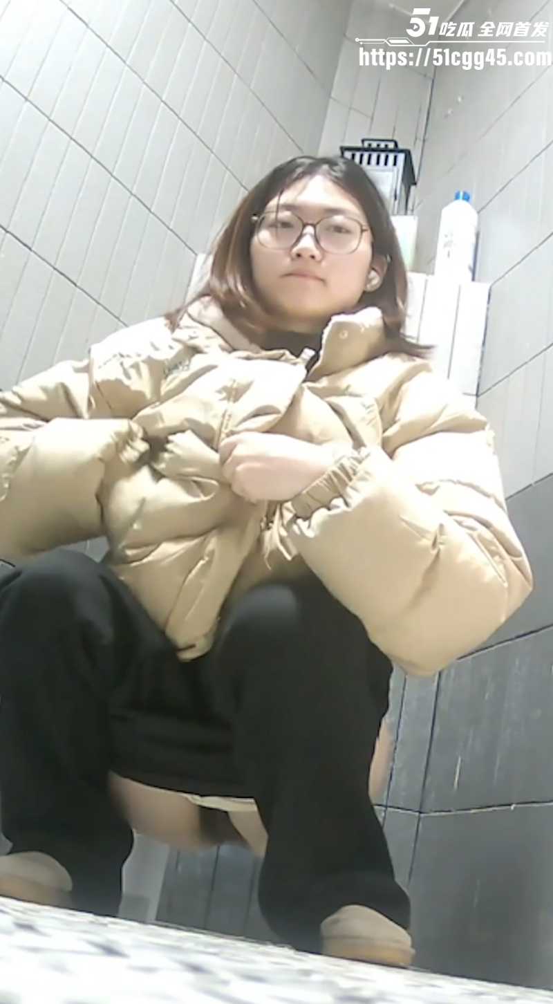 深圳写字楼 女厕全景偷拍 3