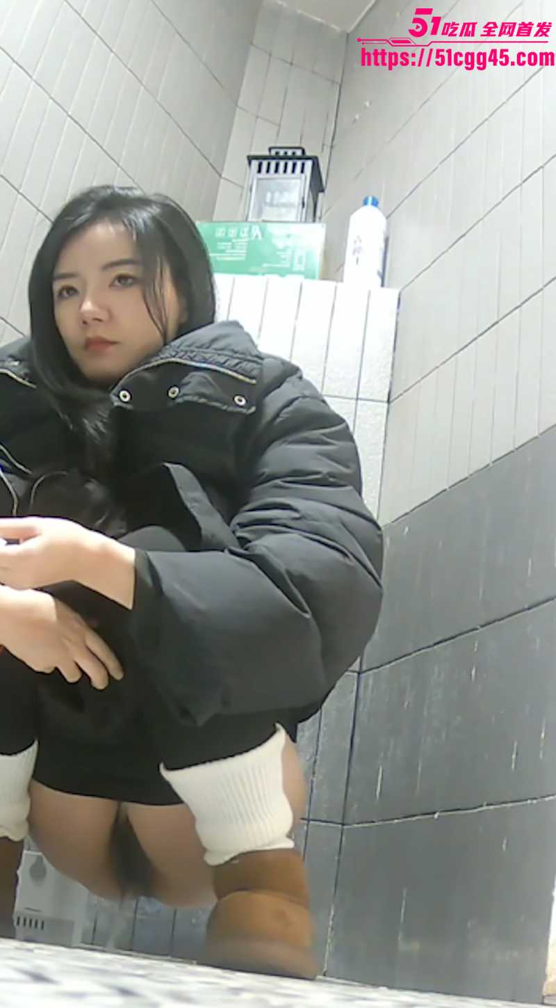 深圳写字楼 女厕全景偷拍 2