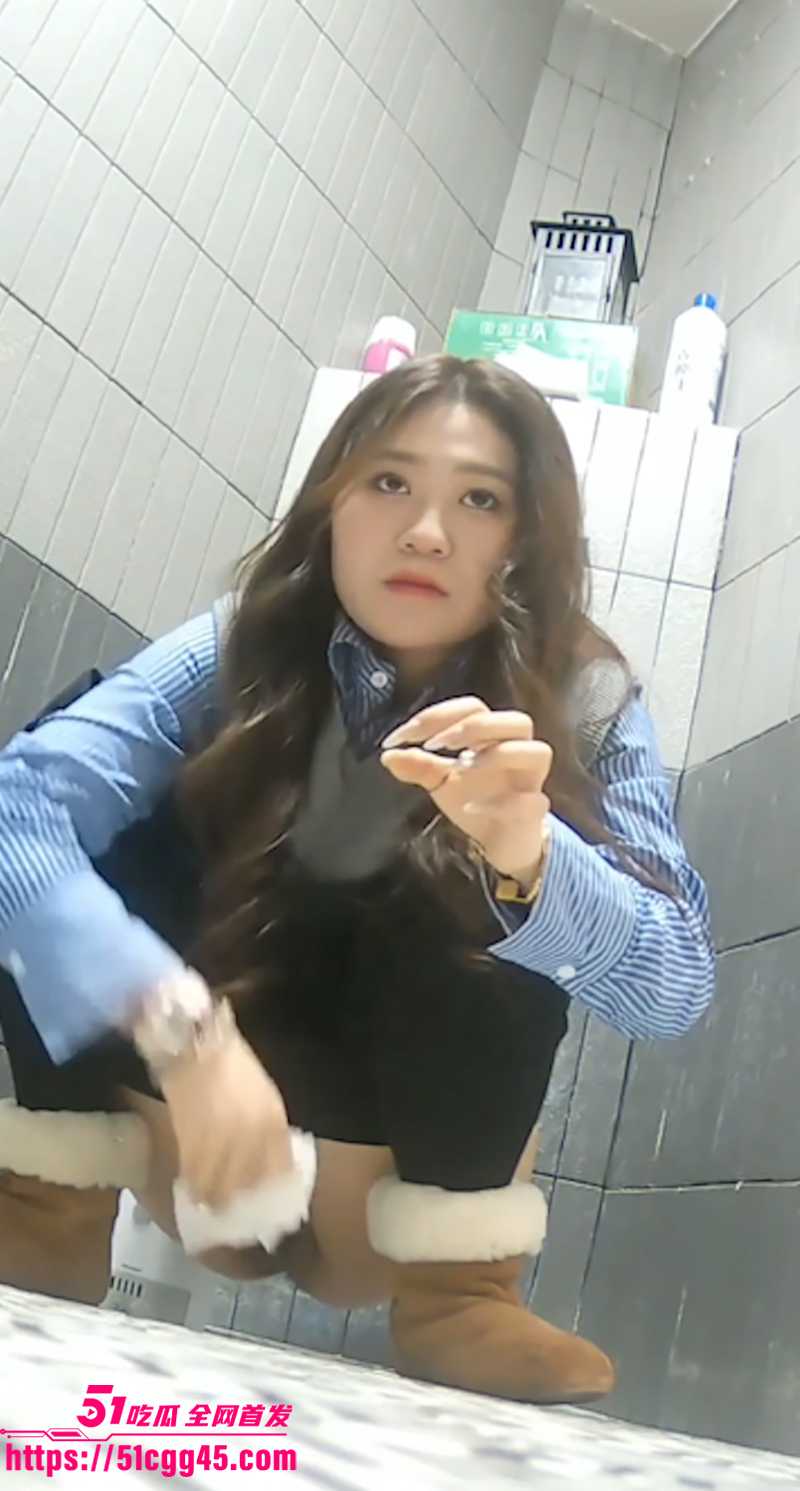 深圳写字楼 女厕全景偷拍 4