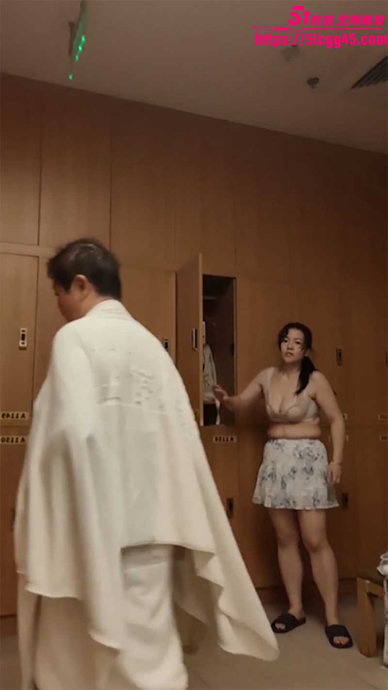 洗浴会所女更衣室偷拍 1