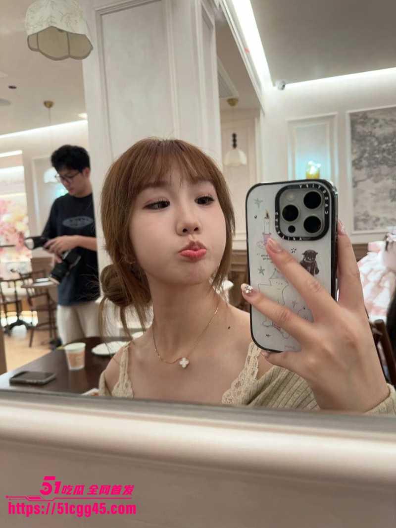 吉林长春小网红 姜珈妮 与金主爸爸酒店性爱拍摄 白虎嫩穴被金主18CM大屌狂插猛操 真是淫荡无比