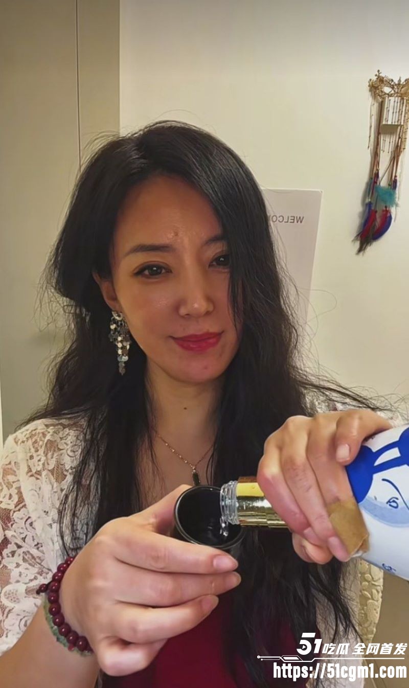 上海浦东富婆包养小鲜肉视频流出 喜新厌旧甩掉后 小男友破罐破摔曝光深喉口爆 毁尽贤妻良母人设！