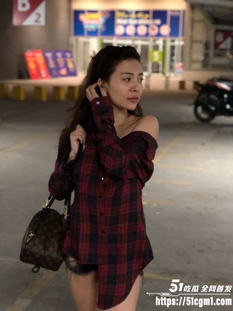 上海浦东富婆包养小鲜肉视频流出 2