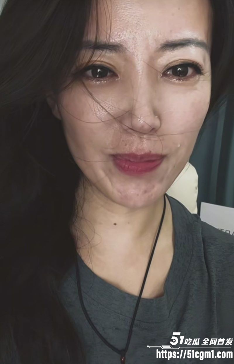 上海浦东富婆包养小鲜肉视频流出 3