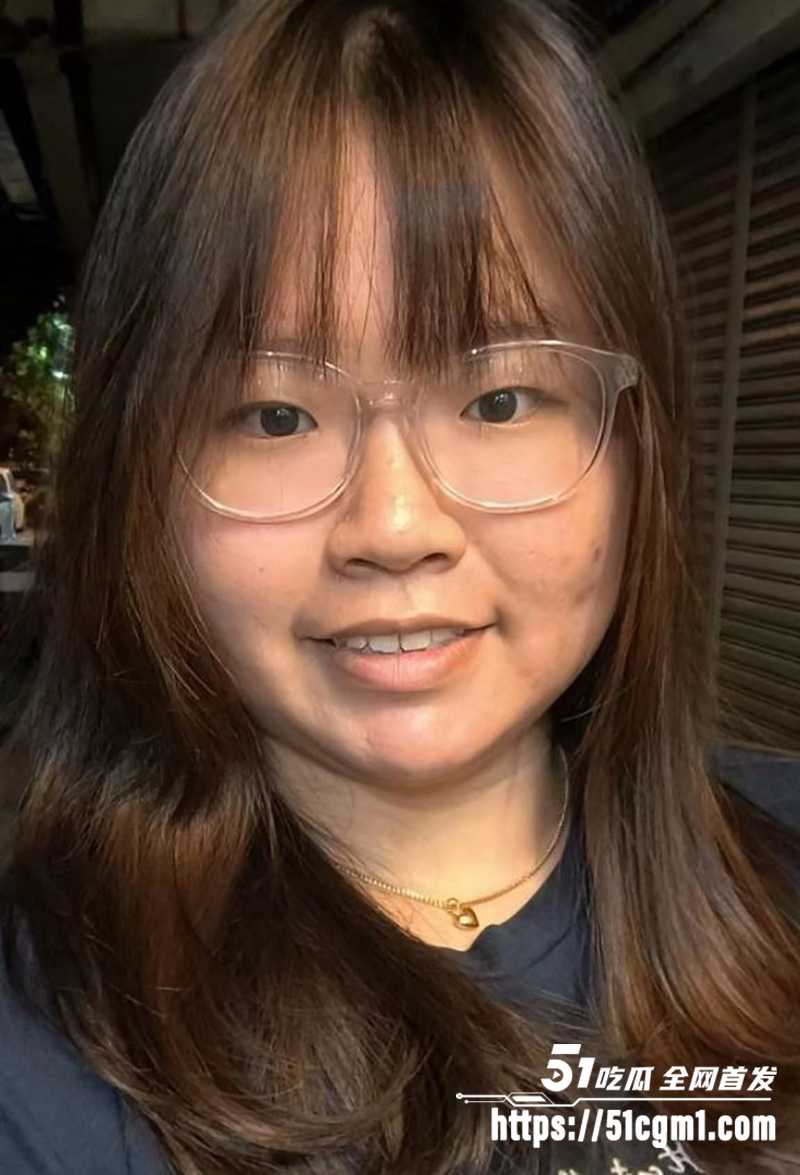 马来西亚巨乳反差眼镜婊子街头上野外露出视频流出2拷贝