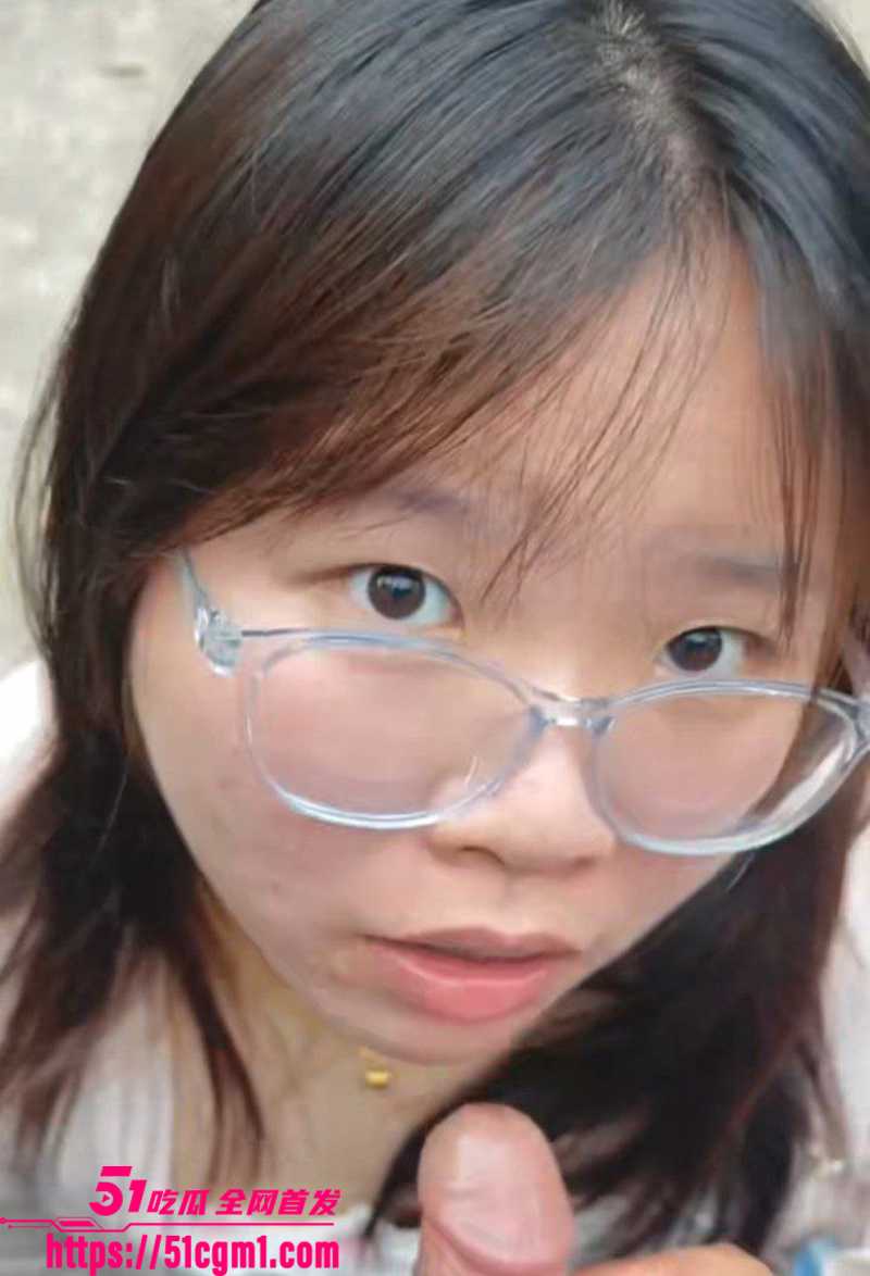 马来西亚巨乳反差眼镜婊子街头上野外露出视频流出7拷贝