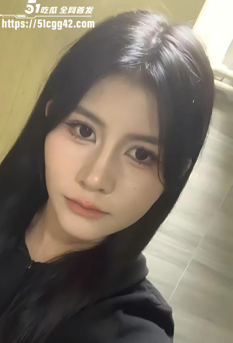 云南师范清纯女生 杨晓莹 为捞金自录全裸沐浴 奶子晃荡小穴粉嫩 露脸冲洗骚姿百出！
