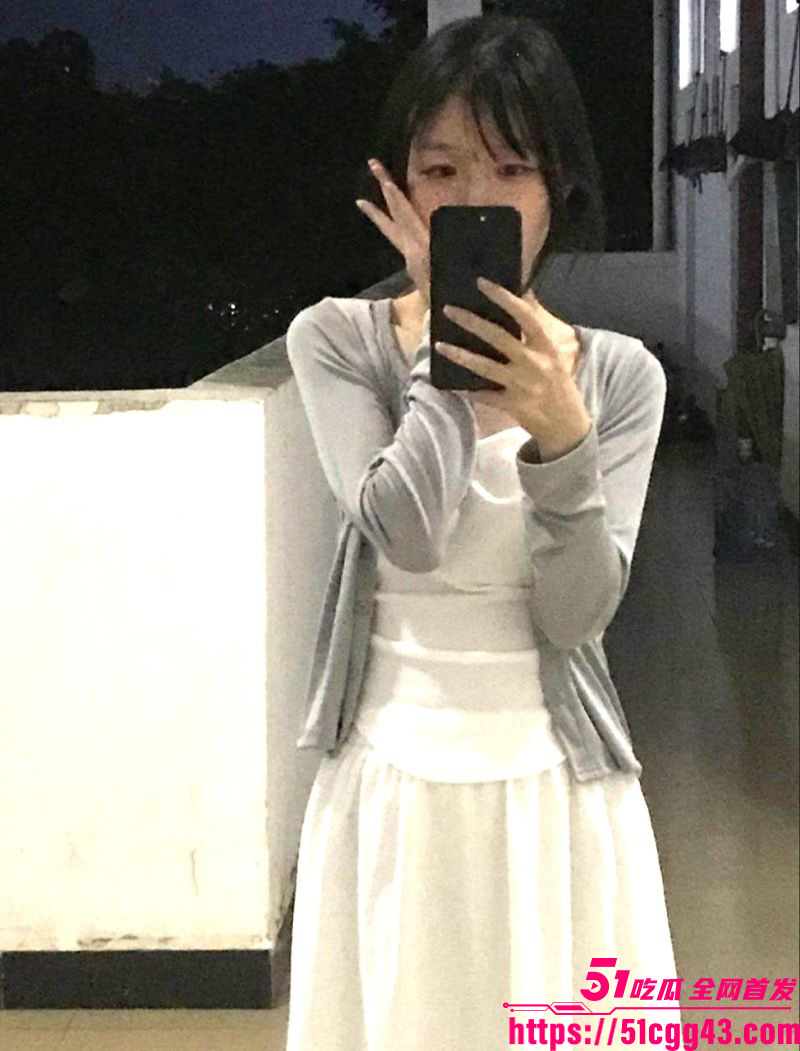 广西大四学生妹陈思思抠逼自慰视频被男友曝光！ 2