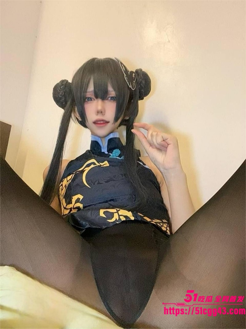 知名福利姬 第五人格 cos装自慰私拍 丸子头少女脸穴同框诱人犯罪 水晶假屌直顶子宫呻吟魅惑！