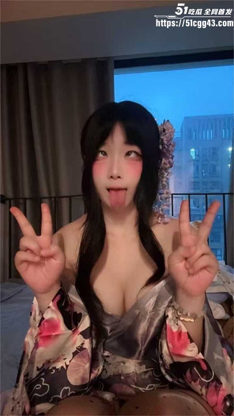 B站网红 馒头音in子 定制福利曝光  2watermarked