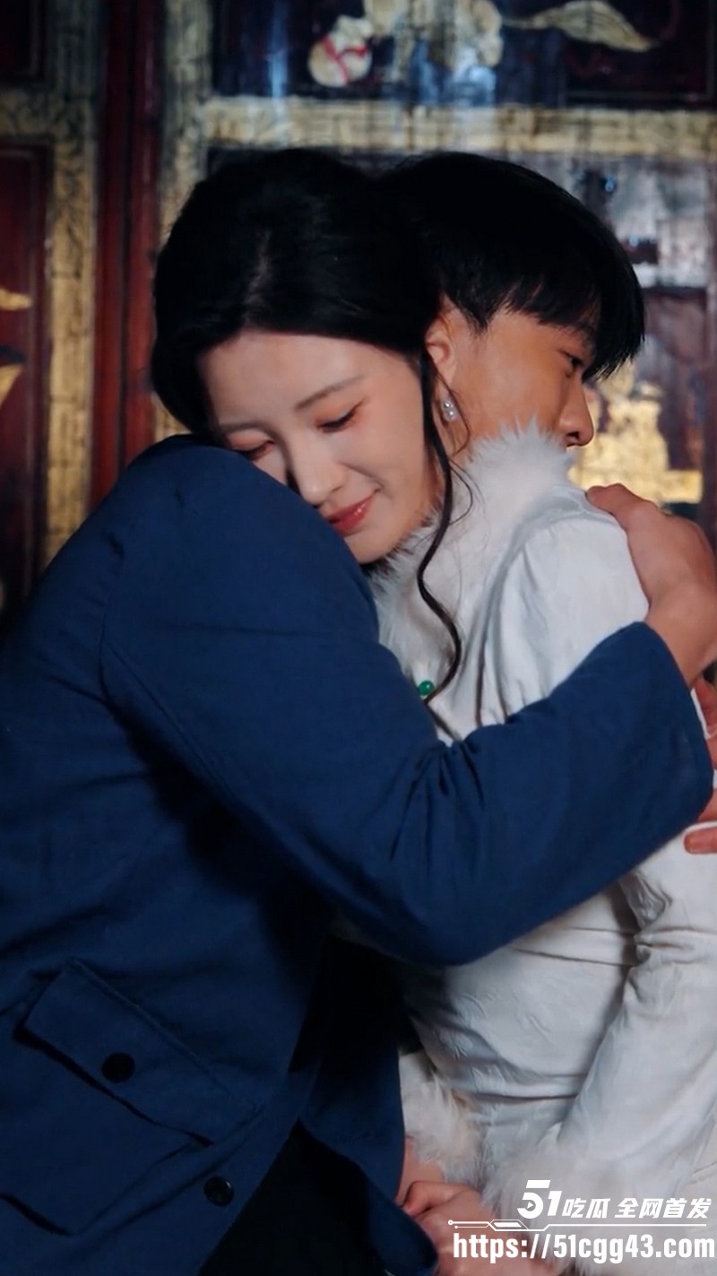 擦边短剧全村都说我老婆太迷人全集 8