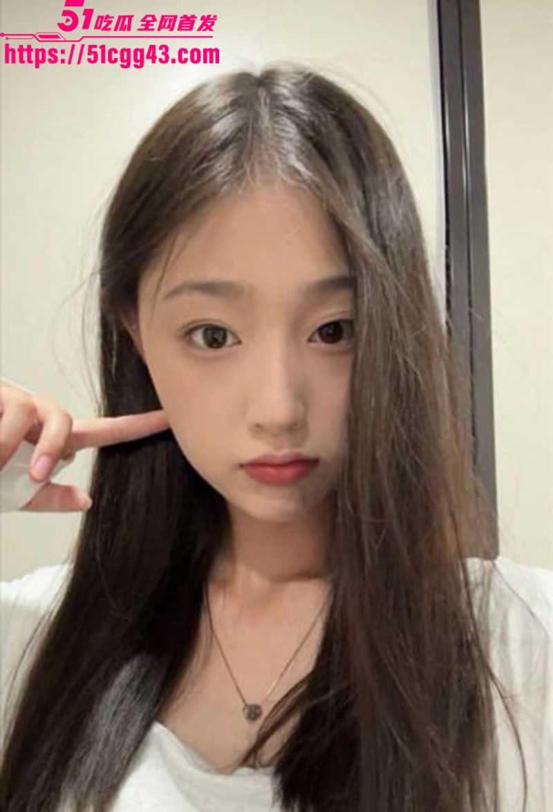 重庆长腿美女 谢晓婷 情侣私拍泄密 顶级美乳尤物被男友无套爆操 全程露脸穿开档黑丝 骚劲儿满分！