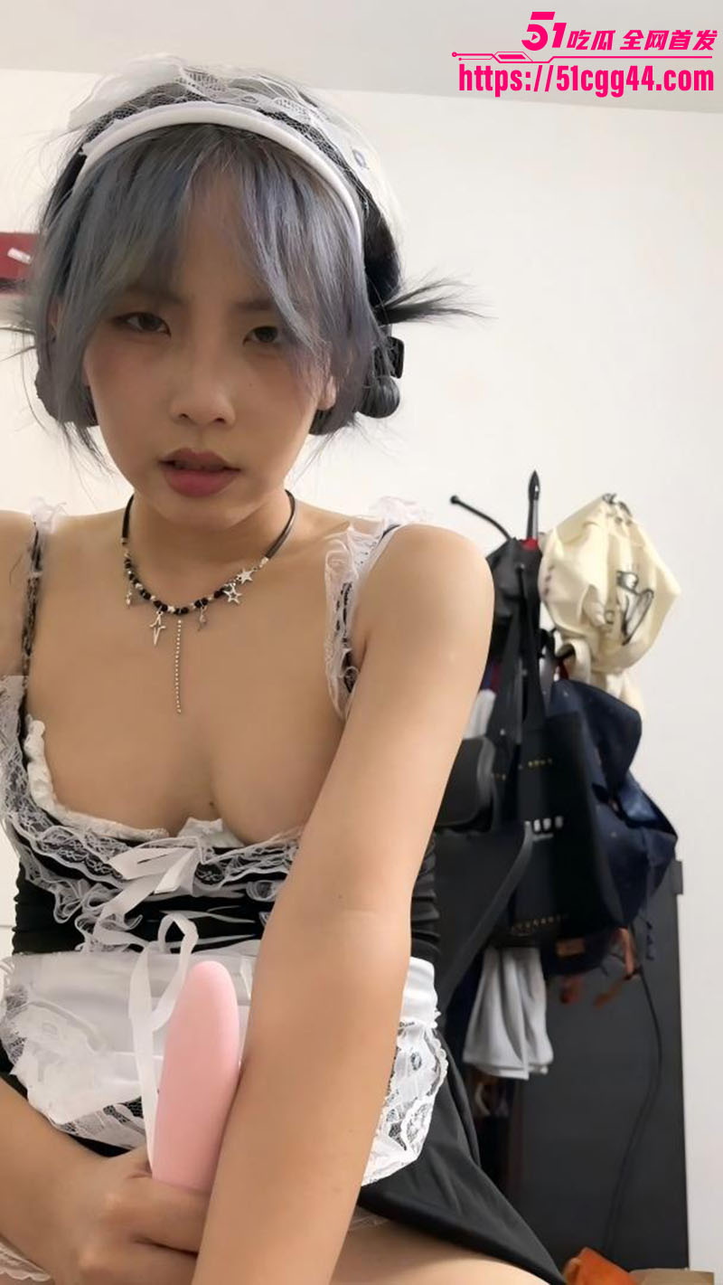 超极品反差女神 黄心怡 私密视频 身着黑色蕾丝女仆装露脸口交各种姿势狂干 骑乘时边插边震 骚浪到失控！