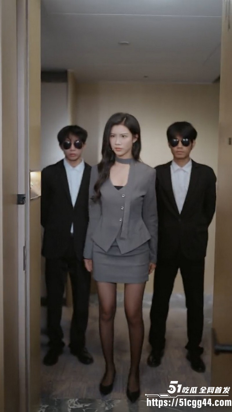 擦边短剧《让你做司机你和夫人谈恋爱》小司机变神豪 激活透视战神医圣系统 直接把老板娘娶回家！