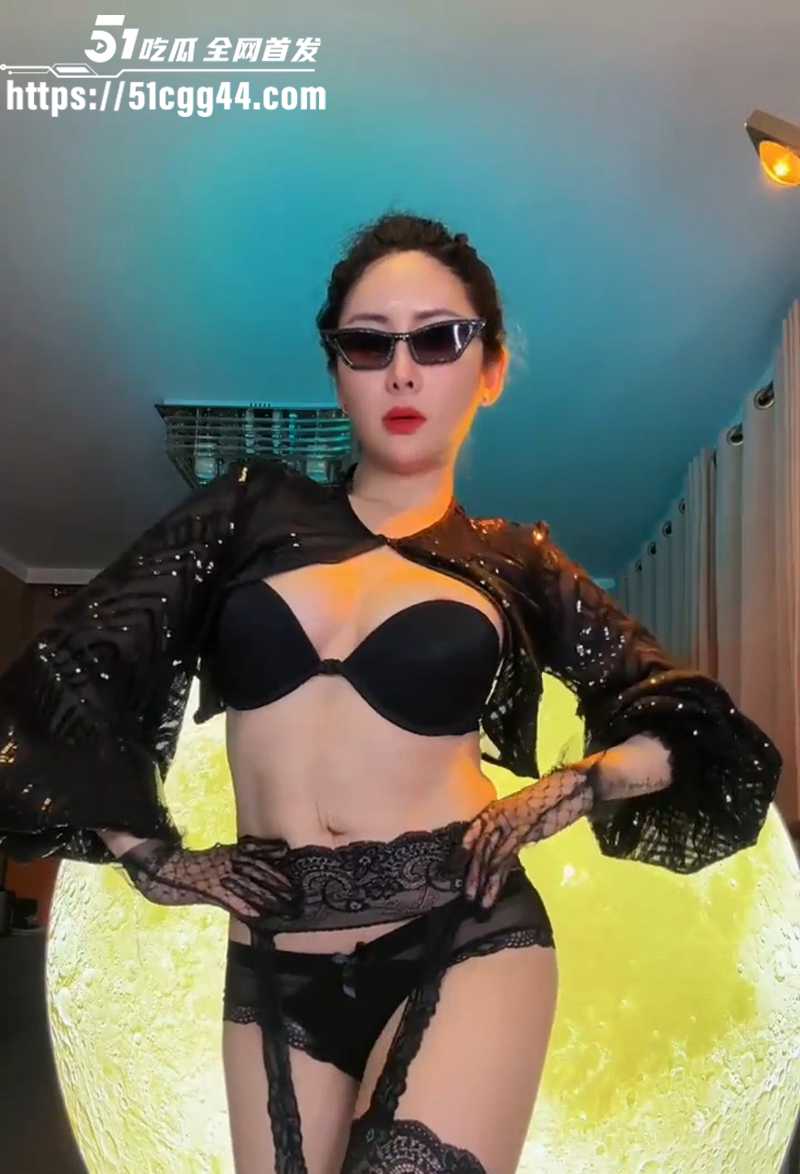 抖音极品高颜值少妇反差婊妮可形体舍宾福利视频流出3拷贝