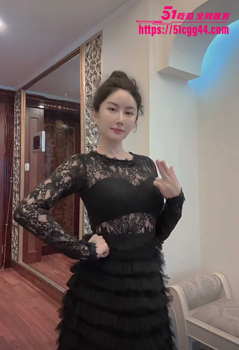 抖音极品高颜值少妇反差婊妮可形体舍宾福利视频流出5拷贝