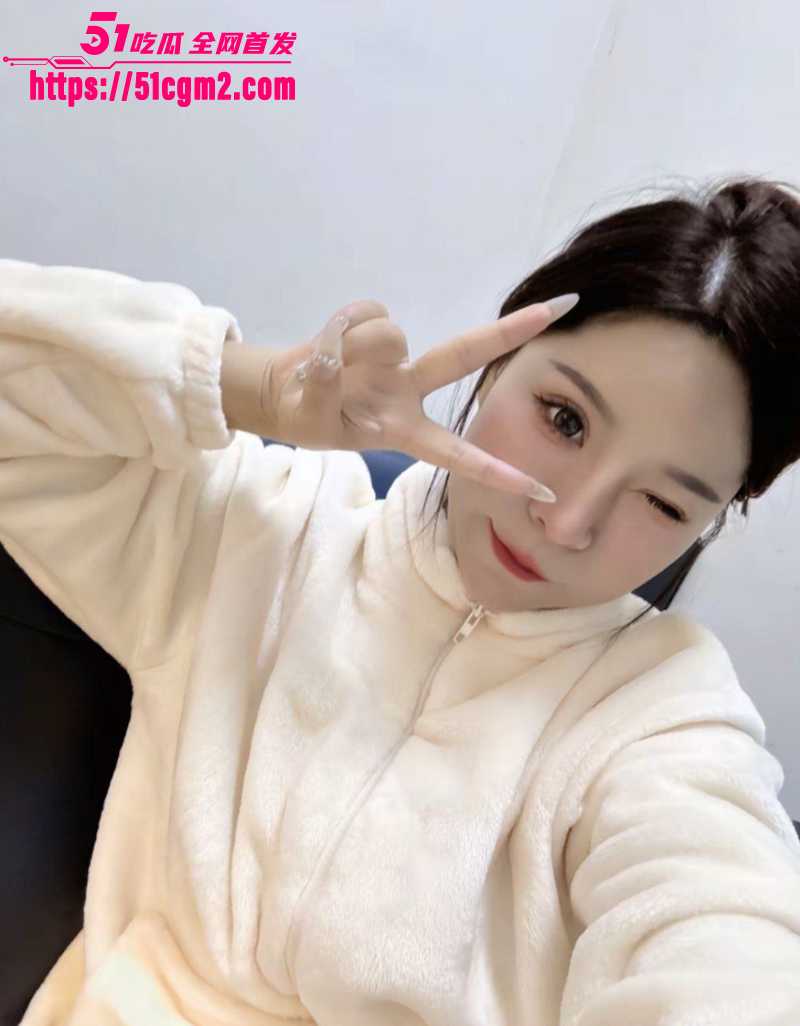 湖北大学富家女 孙语楠 涉世未深 被男友哄骗拍下性爱视频 调教的服从性极高翘臀被后入肆意玩弄 沦为卑贱母畜！