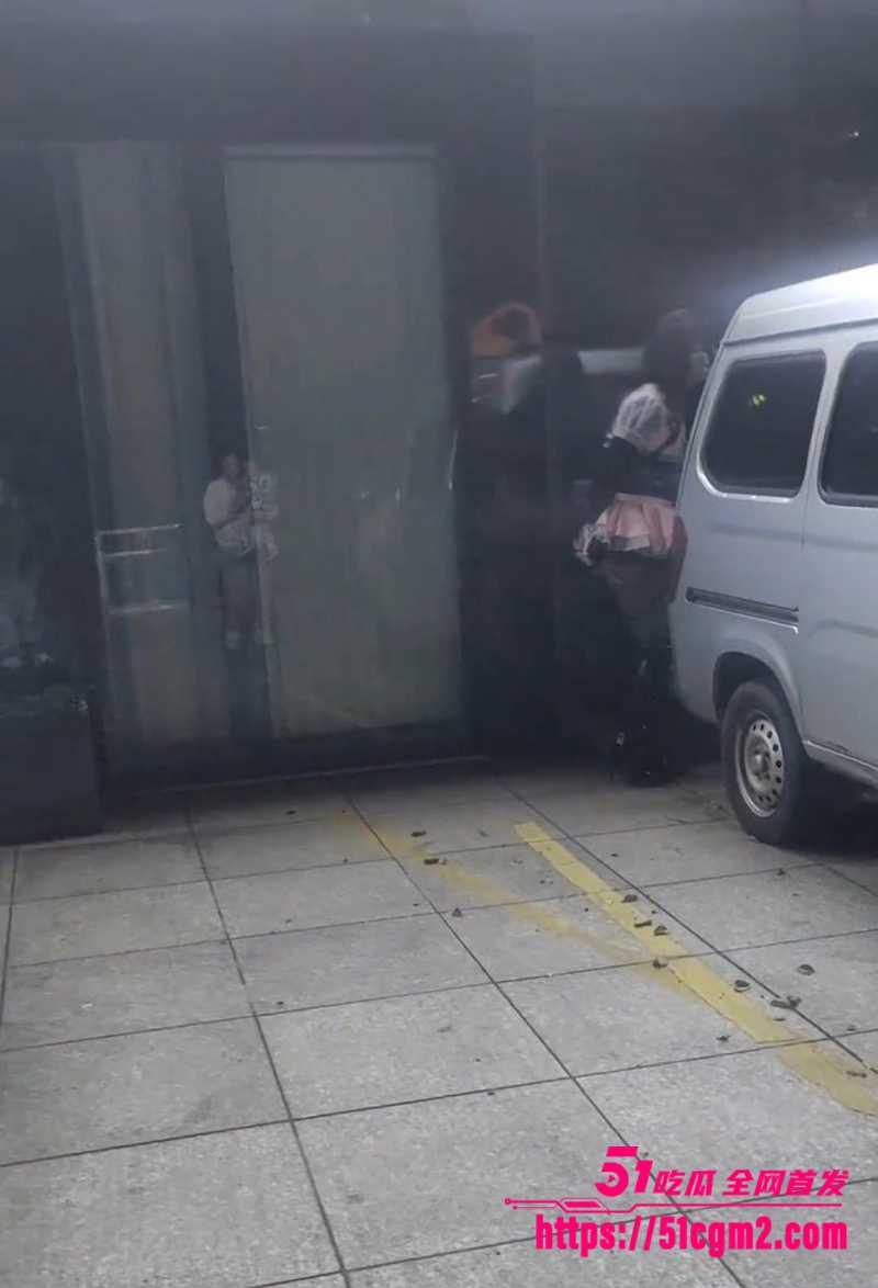 瓜友夜遇做任务的性奴 怼脸狂拍 粉色女仆撅臀呜咽 口罩遮脸只露骚眼 双手反绑等带主人指令！