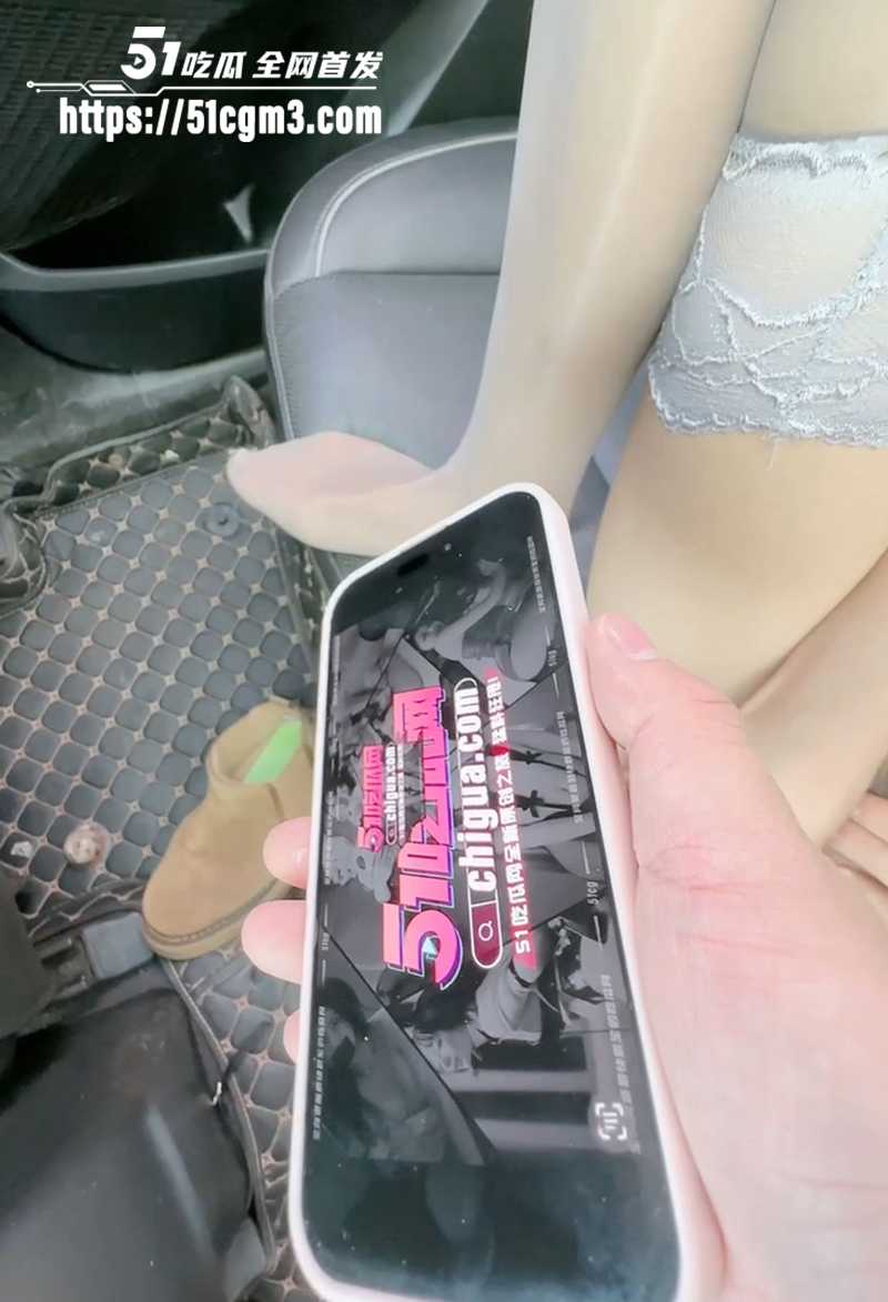 51原创 小姨子的秘密 乱伦新作 小姨子撅腚放尿勾引姐夫 被按在车里狂捅肥穴 禁忌车震爽到尿喷！