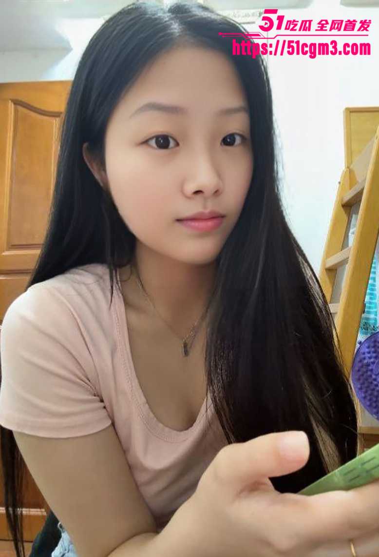 湖南极品眼镜妹 蒋欣 性爱淫片流出 露脸舔屌被金主花式爆操 玩地瓜钻穴自慰更是骚绝！