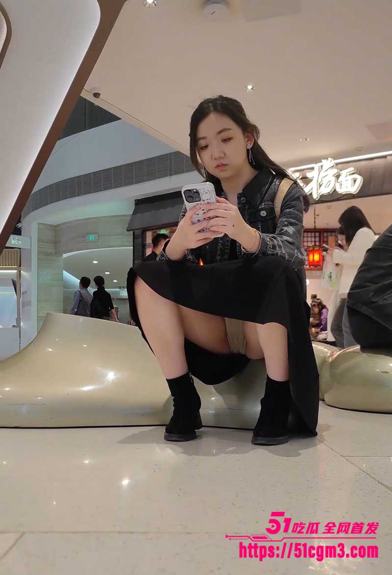 顶级偷拍大神 商场抄底合集 窥拍小姐姐真空狂荡街头 粉嫩肥鲍翘臀全曝光 私密特写直捅心窝！