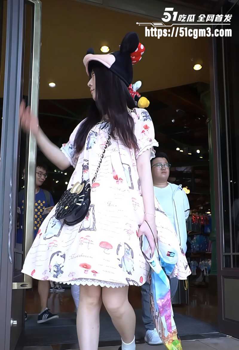 顶级偷拍大神商场抄底合集流出 2 拷贝