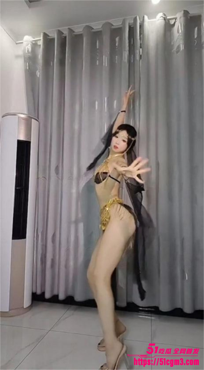 推特美女大学生 月月 定制裸舞私拍 全裸上阵随着节奏甩动酮体 乳肉颤动如波浪翻滚淫靡气息扑面而来