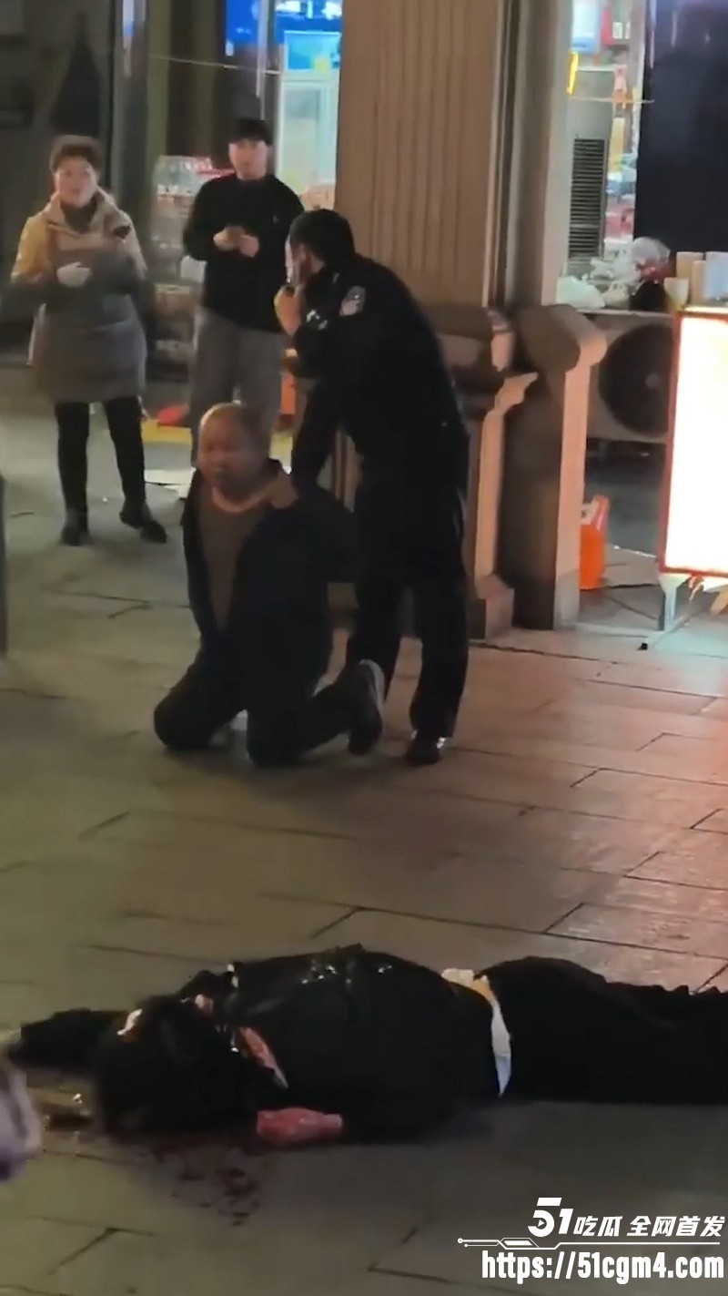 贵阳花果园1号楼下惊魂砍杀 4