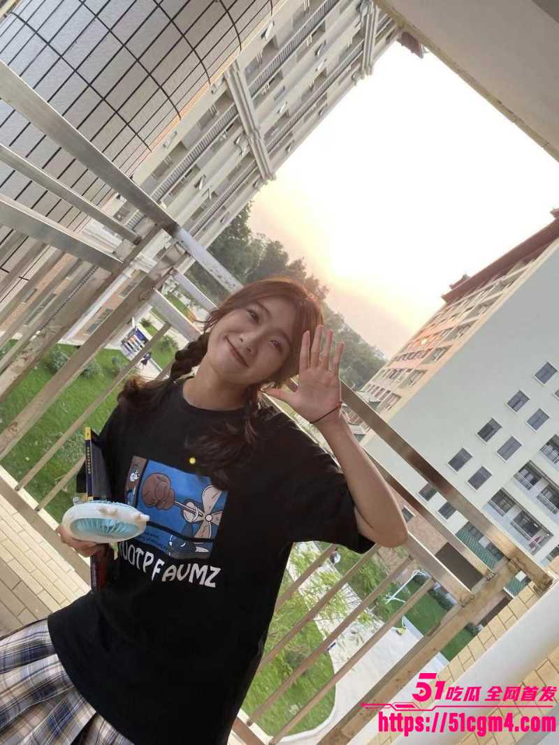 广州理工学院校花 刘美彤 性爱合集 被金主调教成性瘾母狗 多场景后入爆操 爸爸叫不停！