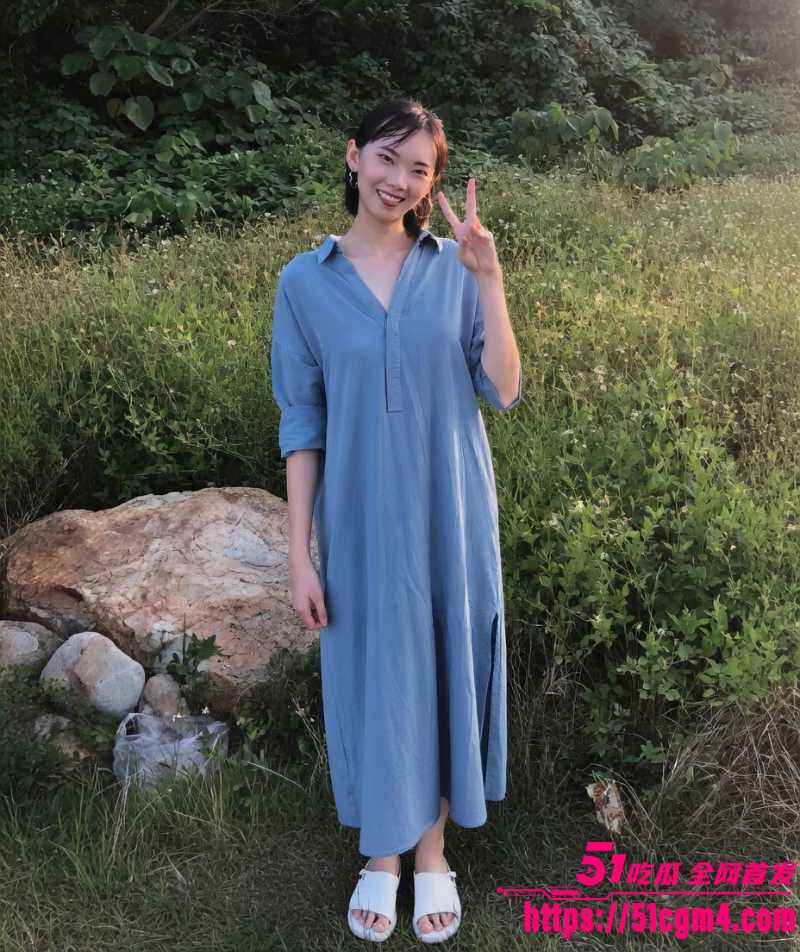 上海90后小仙女 黄菀琳 私密自拍疯传  3