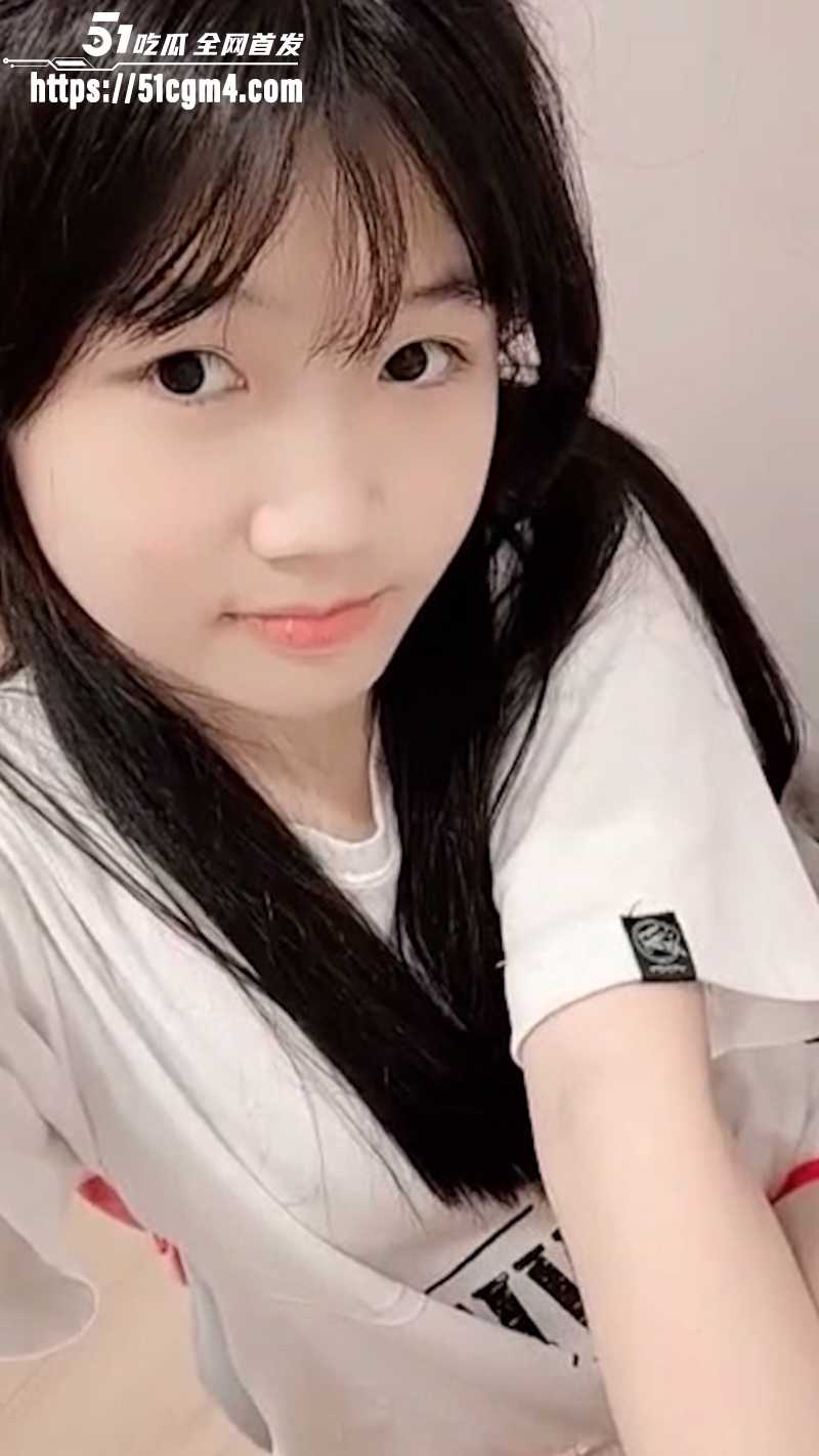18岁清纯高中妹 被网友调教自拍视频曝光 展示玉体揉奶自慰裸舞全记录 乖乖女化身淫荡母狗！