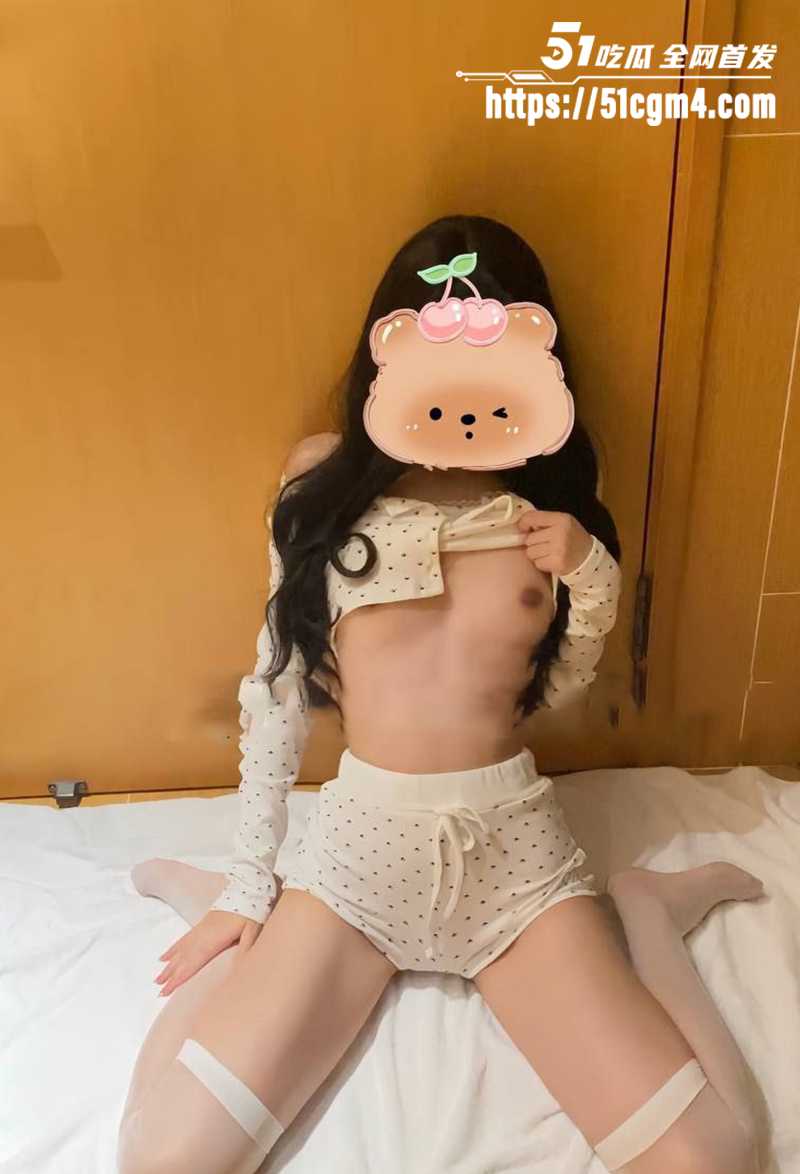 金牌母狗懒得梨泥学生时代淫片流出 3 拷贝