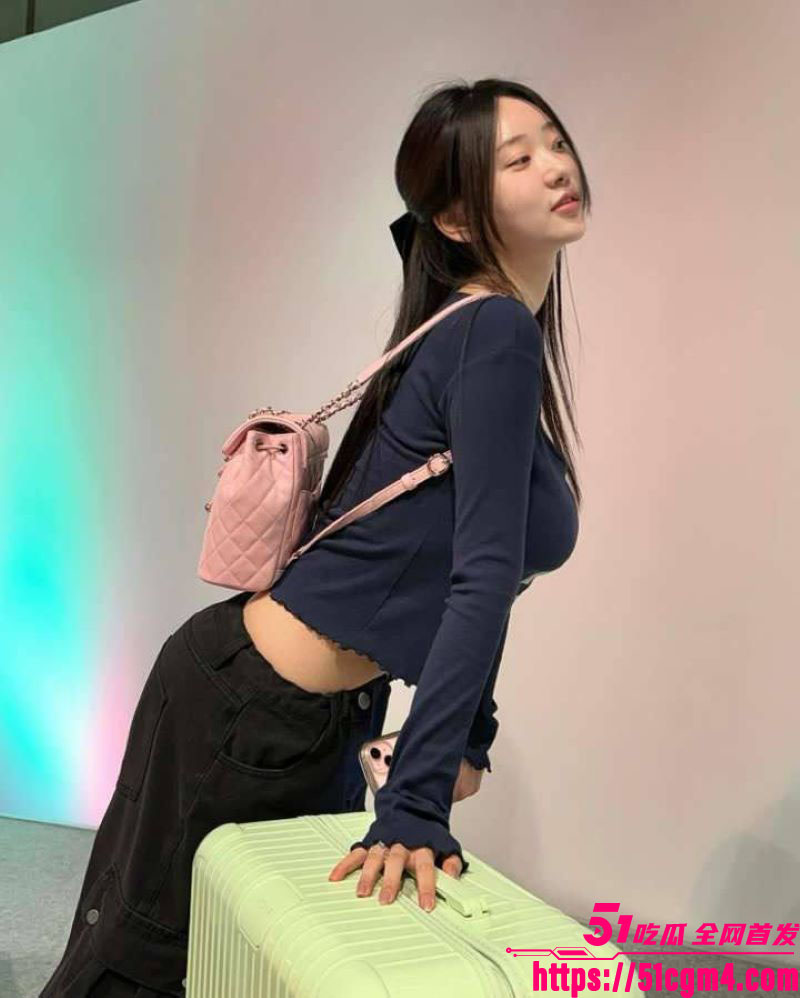 极品反差婊性爱合集流出 4