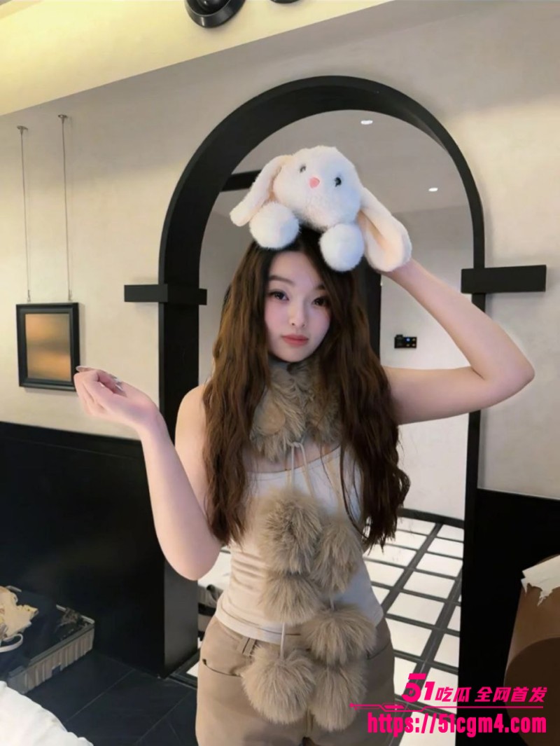 湖南精神小妹 刘娜 遭社会大哥曝光淫荡私拍 稚嫩酮体被黄毛小伙无套打桩 轻声娇喘刺激肾上腺素飙升