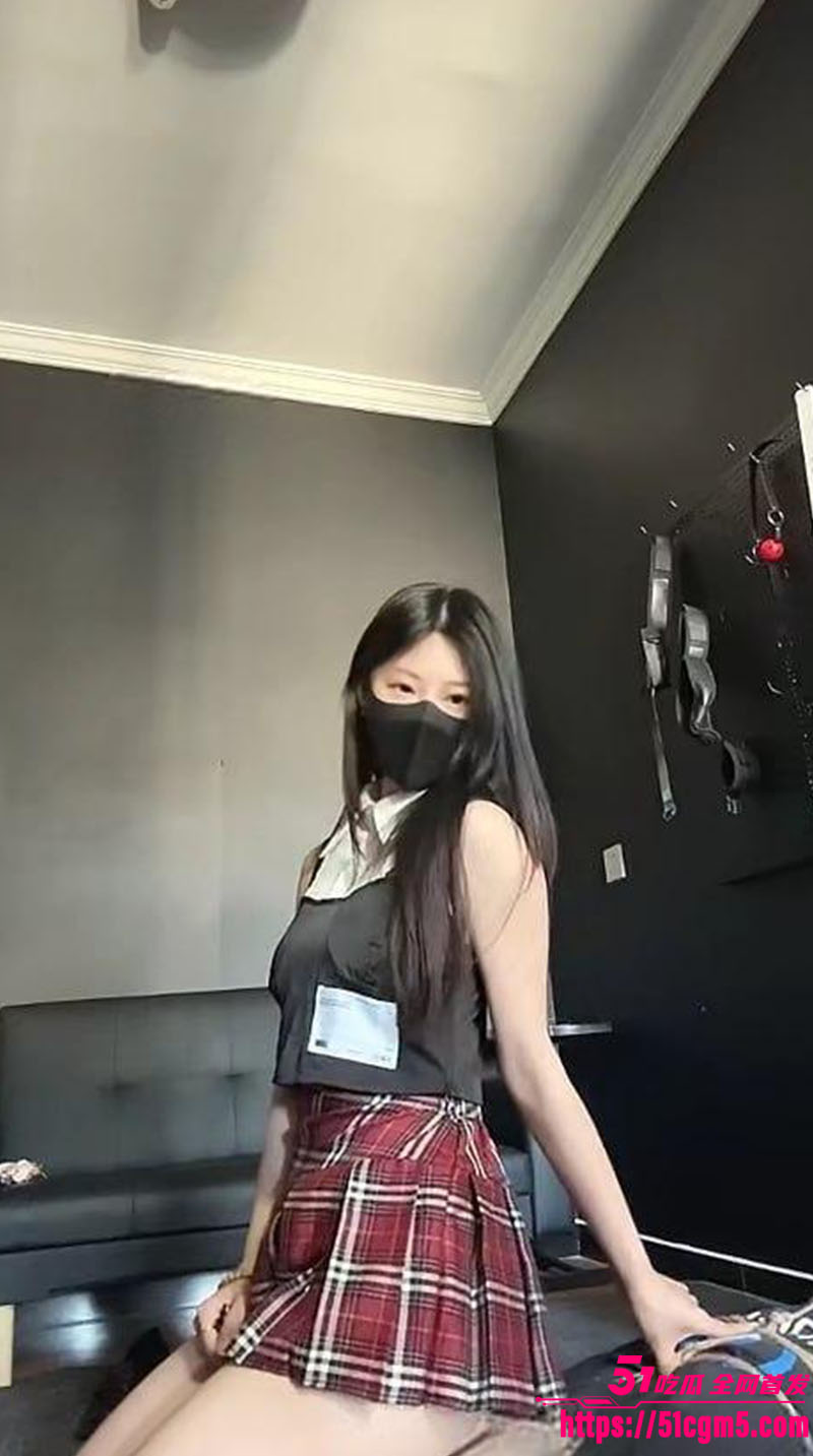 玩物主播 粥粥女王 绝美厚黑过膝袜皮鞋调教男M 坐脸舔逼舔脚踹裆 场面劲爆！