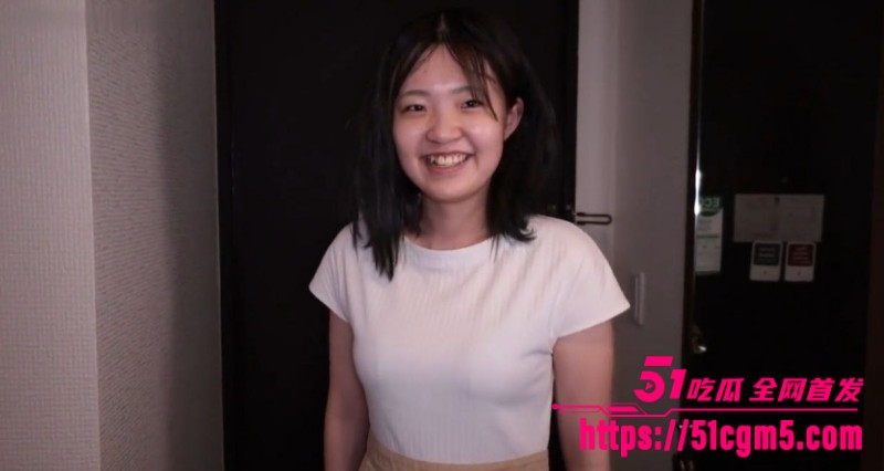 日本fc2经典佳作 清纯美女身穿制服接受男优3P性爱要求 美腿大开任由肉棒抽插内射