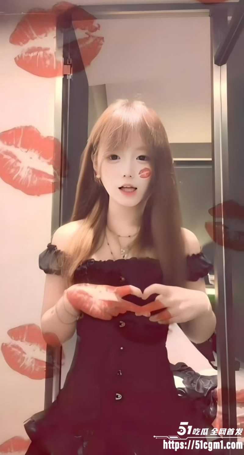 快手网红小鱼大王49秒漏奶视频011