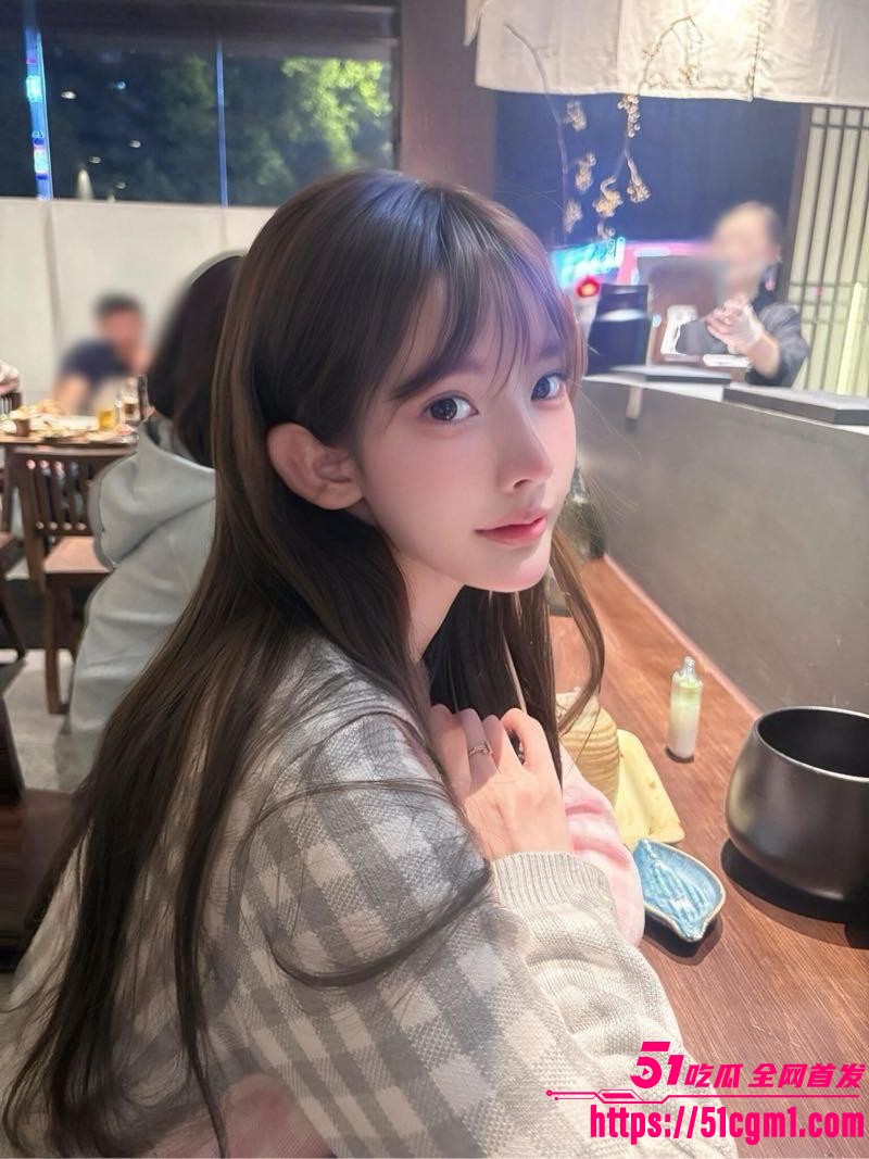 清纯御姐型少女私拍视频流出 双手托胸展示巨乳 蕾丝情趣装吸乳器玩奶头 翘臀狂拍诱惑到骨子里！