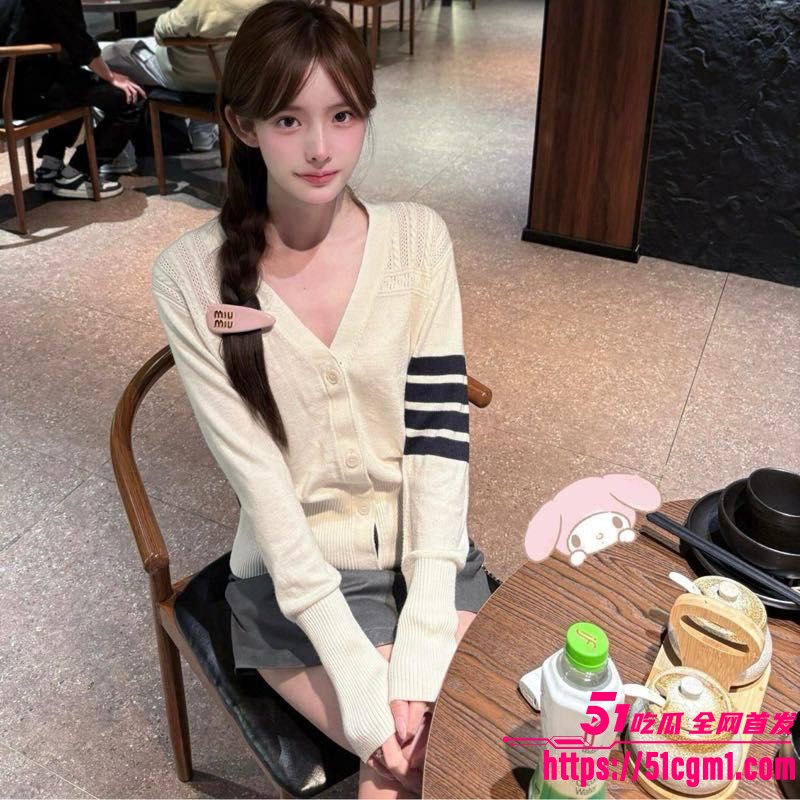 清纯御姐型少女私拍视频流出 3