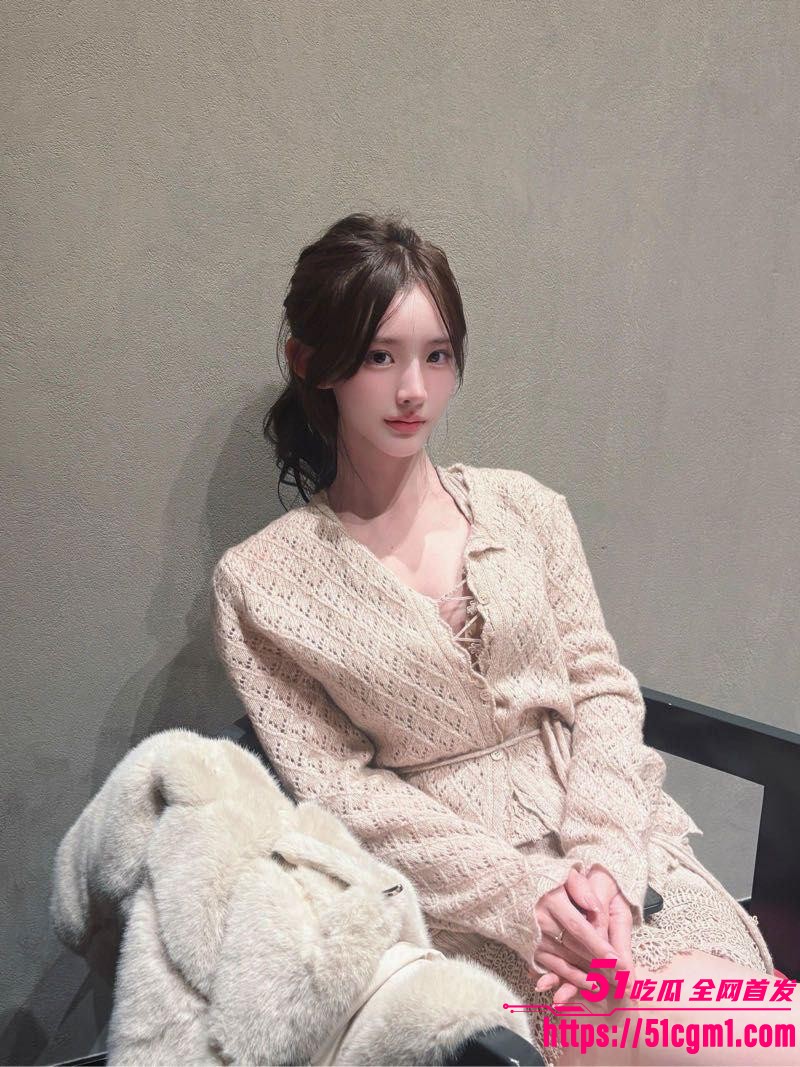 清纯御姐型少女私拍视频流出 4