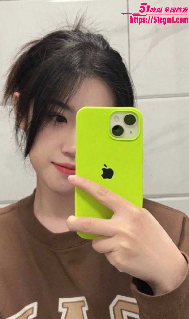 河北某高校母狗 郗雅文 裸聊视频曝光 超骚眼镜婊掰穴展示 淫荡表情搭配外翻肥鲍 挑逗感官！