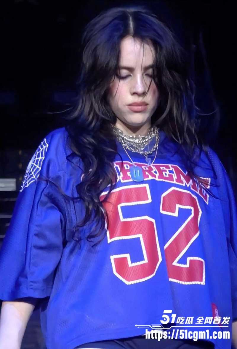 美国歌手BillieEilish比莉·艾利什演唱会大秀骆驼趾视频曝光4拷贝